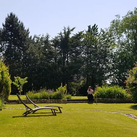 Cozy & Ideal Closed Garden Emeville