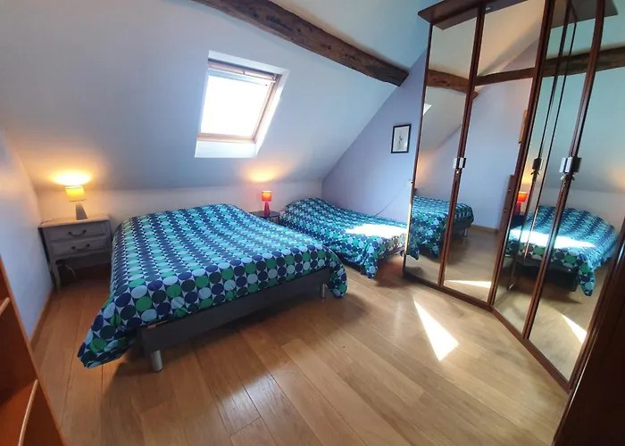 Cozy & Ideal Closed Garden Emeville