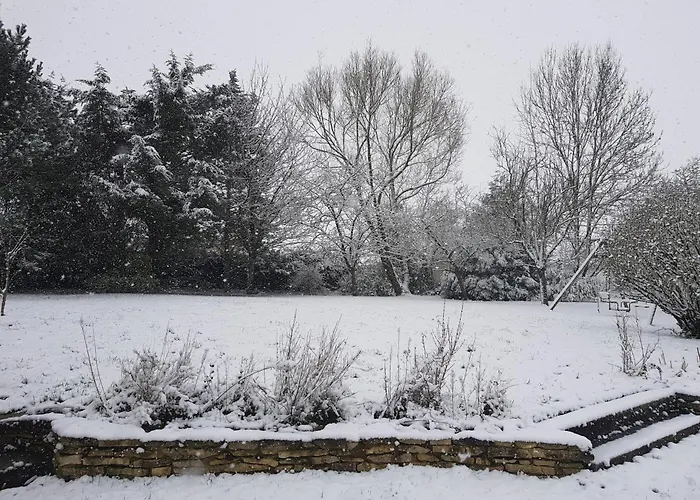 Cozy & Ideal Closed Garden Holiday home *